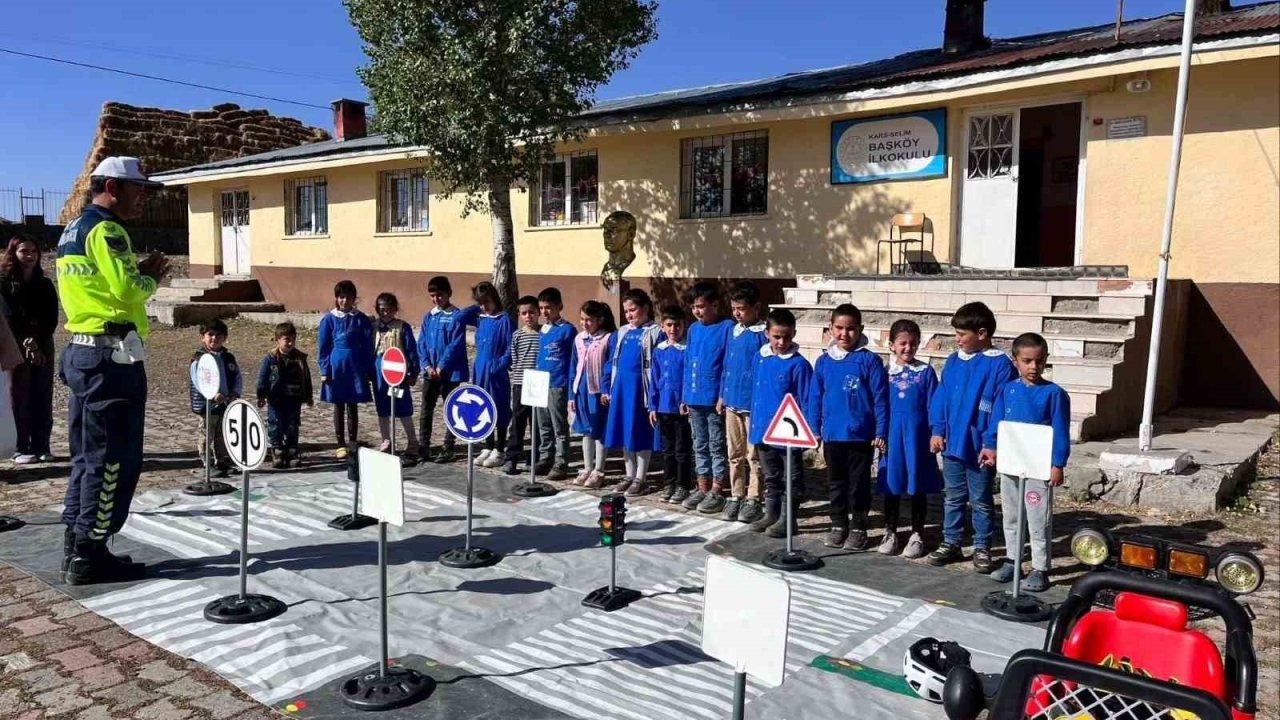 Kars Jandarma’dan Öğrencilere Trafik Eğitimi