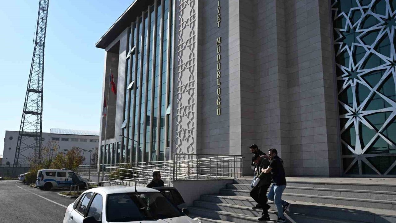 Kars’ta 19 Yıl Hapis Cezası Bulunan Dolandırıcı Yakalandı