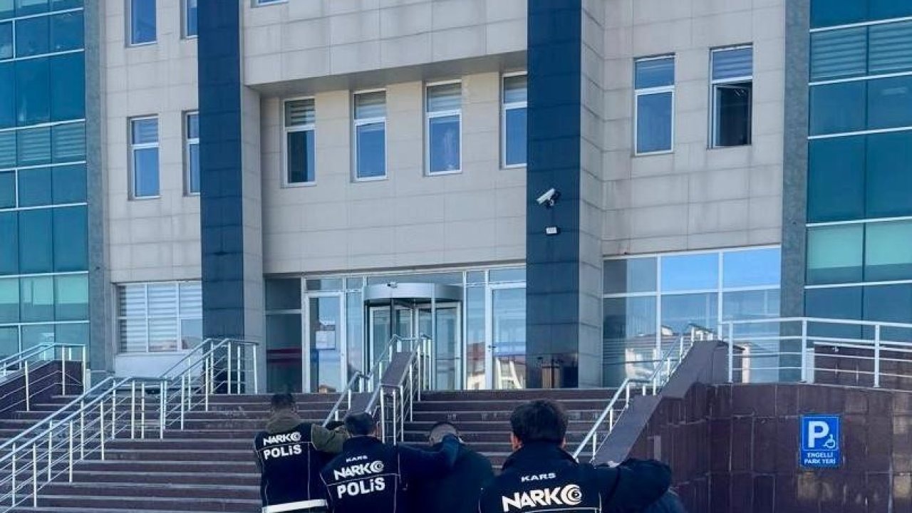 Kars’ta Torbacı Operasyonu: 43 Gram Metamfetamin Ele Geçirildi, 2 Kişi Tutuklandı