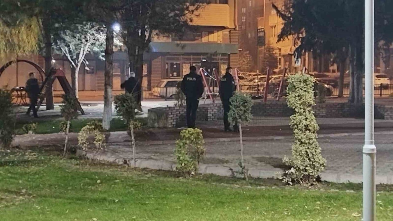 Kayseri&#039;de Parkta Şüpheli Çanta Paniği