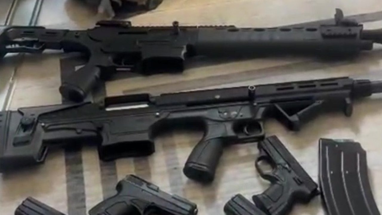 Kocaeli’de Silah Kaçakçılığı Operasyonu: Çok Sayıda Silah Ele Geçirildi