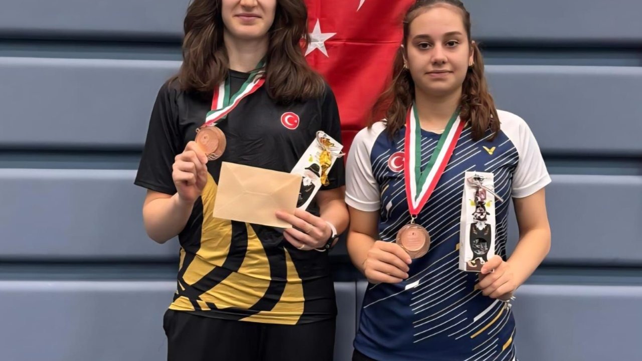 Macaristan Budapeşte'de Erzincanlı Badmintoncular Bronz Madalya Kazandı
