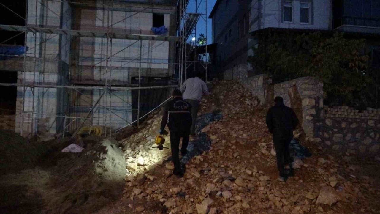 Malatya&#039;da İnşaat Kazası: Alçı Ustası Merdiven Boşluğuna Düşerek Hayatını Kaybetti