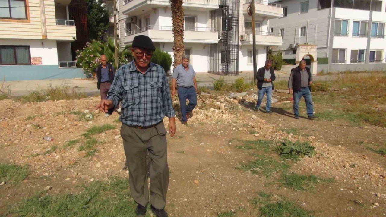 Mersin Silifke&#039;nin &#039;Su Avcısı&#039;: Ali Dayıcık, Yer Altı Sularını Hissederek Buluyor