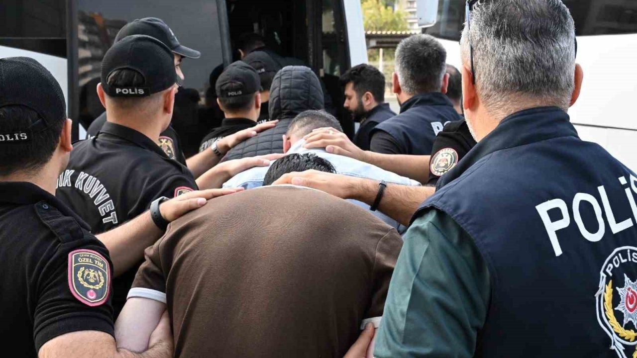 Mersin&#039;de Yasa Dışı Bahis Operasyonu: 46 Gözaltı, 7.6 Milyar Liralık İşlem Hacmi Tespit Edildi