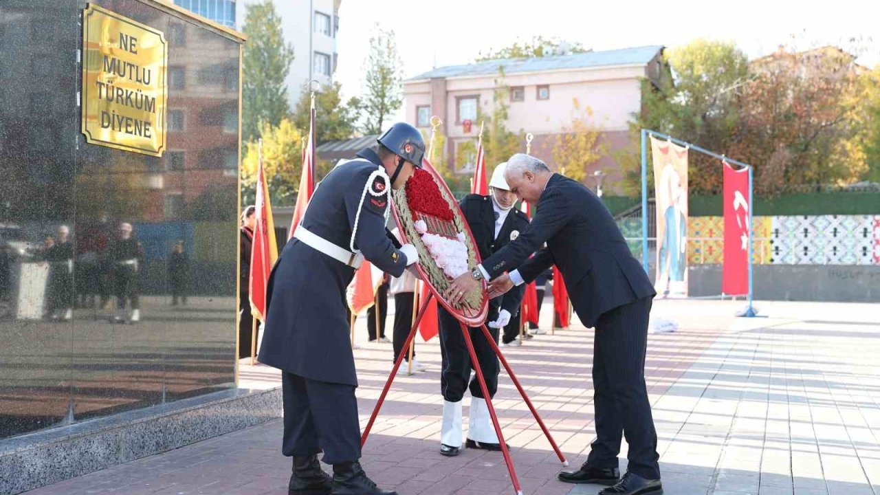 Muş’ta 10 Kasım Töreninde Muş Belediyesi’nin Çelenk Sunmaması Dikkat Çekti!