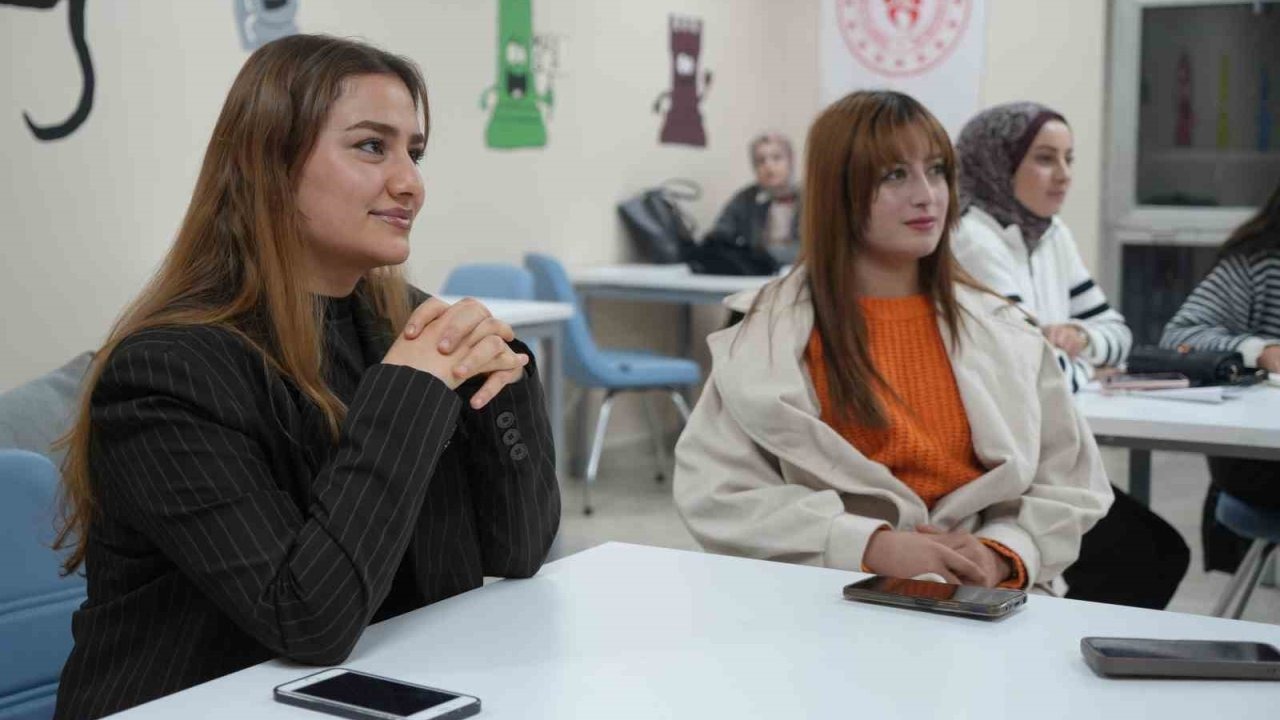 Muş&#039;ta Diksiyon, Spikerlik ve Sunuculuk Kursuna Gençlerden Yoğun İlgi