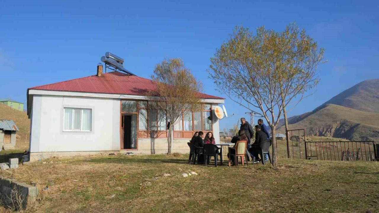 Muş&#039;ta Fedakar Öğretmenler Devamsız Öğrenciler İçin Köy Köy Geziyor: &quot;Kayıp Öğrenci Yoktur&quot;