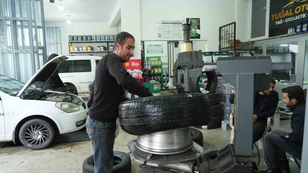 Muş’ta Kış Lastiği Mesaisi: Zorunluluk ve Kar Yağışı Yoğunluğu Üçe Katladı