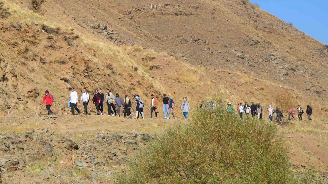 Muş&#039;un Doğal Mirası Keşfediliyor: &quot;Adımlarla Keşfet&quot; Projesi Başladı!