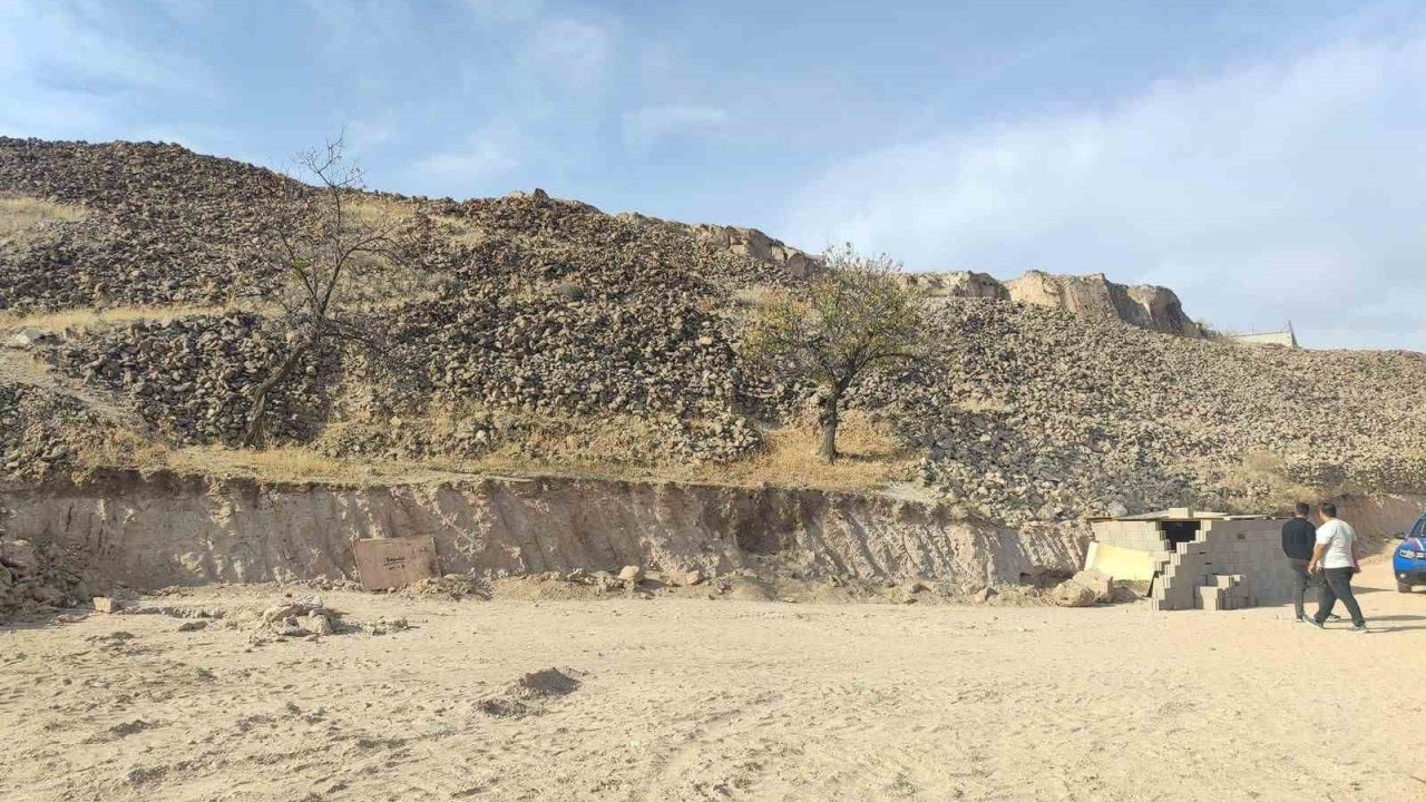 Nevşehir&#039;de Kaçak Kazı İhbarı Üzerine Yeraltı Şehri Ortaya Çıktı: 2 Şüpheli Yakalandı