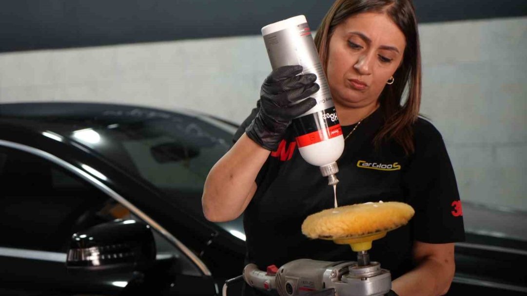 Oto Boyanın Ustası Kadın: Nurgül Durukan Önyargıları Yıkarak Vazgeçilmez Oldu