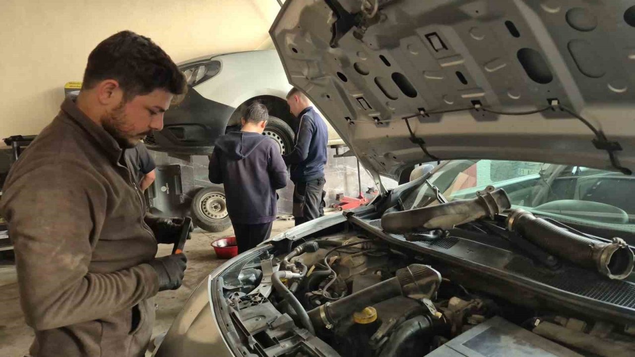 Oto Tamircilerden Sürücülere &quot;Antifriz Tuzağı&quot; Uyarısı: Kalite ve Takip Önemli