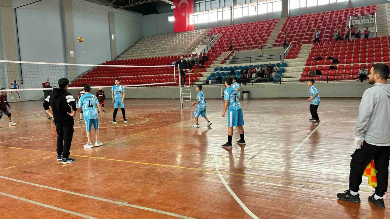 Patnos Okul Sporları Müsabakaları Voleybol İle Başladı