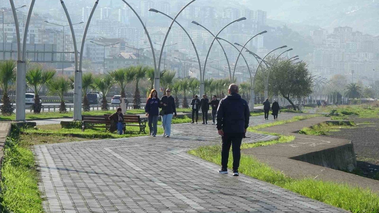 Prof. Dr. Tevfik Özlü’den Mevsim Geçişlerinde Solunum Yolu Enfeksiyonları Uyarısı