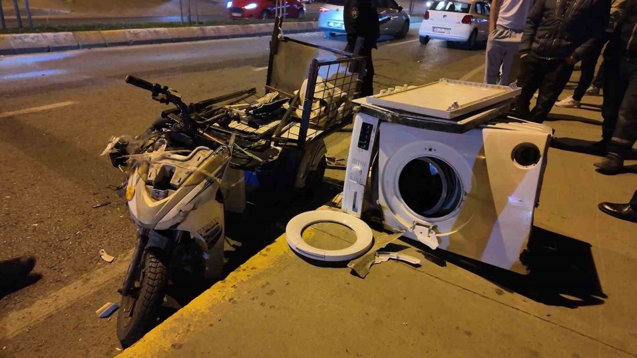 Sancaktepe&#039;de Trafik Kazası: Otomobil ile Motosiklet Çarpıştı, Sürücü Yaralandı!