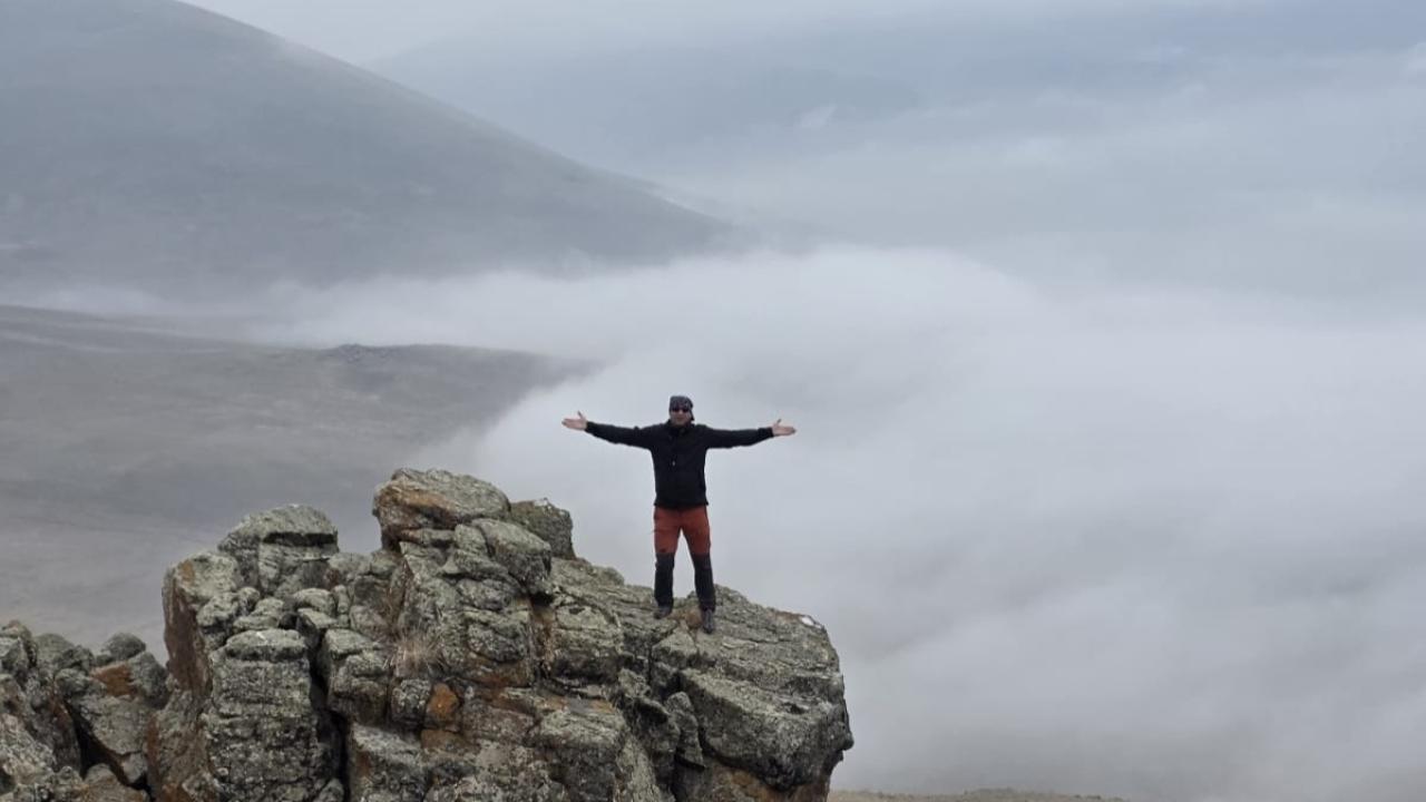 Sis ve Kar Altındaki Aras Dağları Doğa Tutkunlarını Ağırlıyor