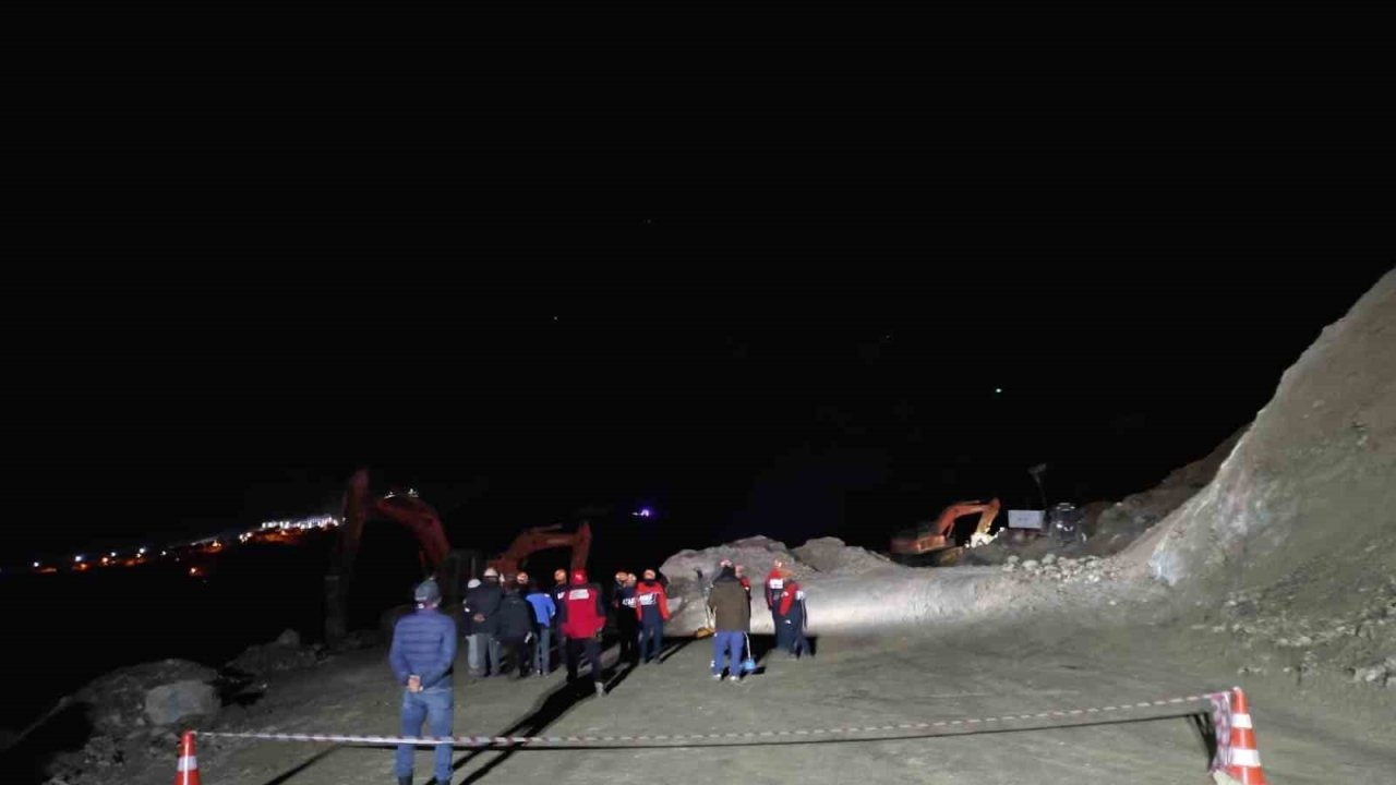 Sivas Divriği&#039;de Maden Göçüğü: Bir İşçi Göçük Altında Kaldı