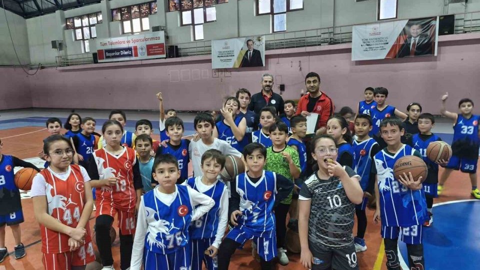 &quot;Tatlı Yiyelim Tatlı Koşalım&quot;: Erzurum GSİM&#039;den Sporculara Moral Baklavası