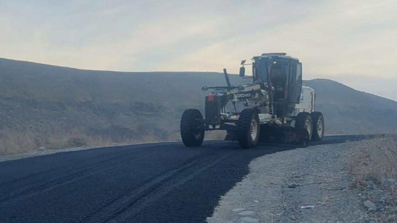 Tuzluca’da Grup Köy Yollarında Yoğun Asfalt Mesaisi