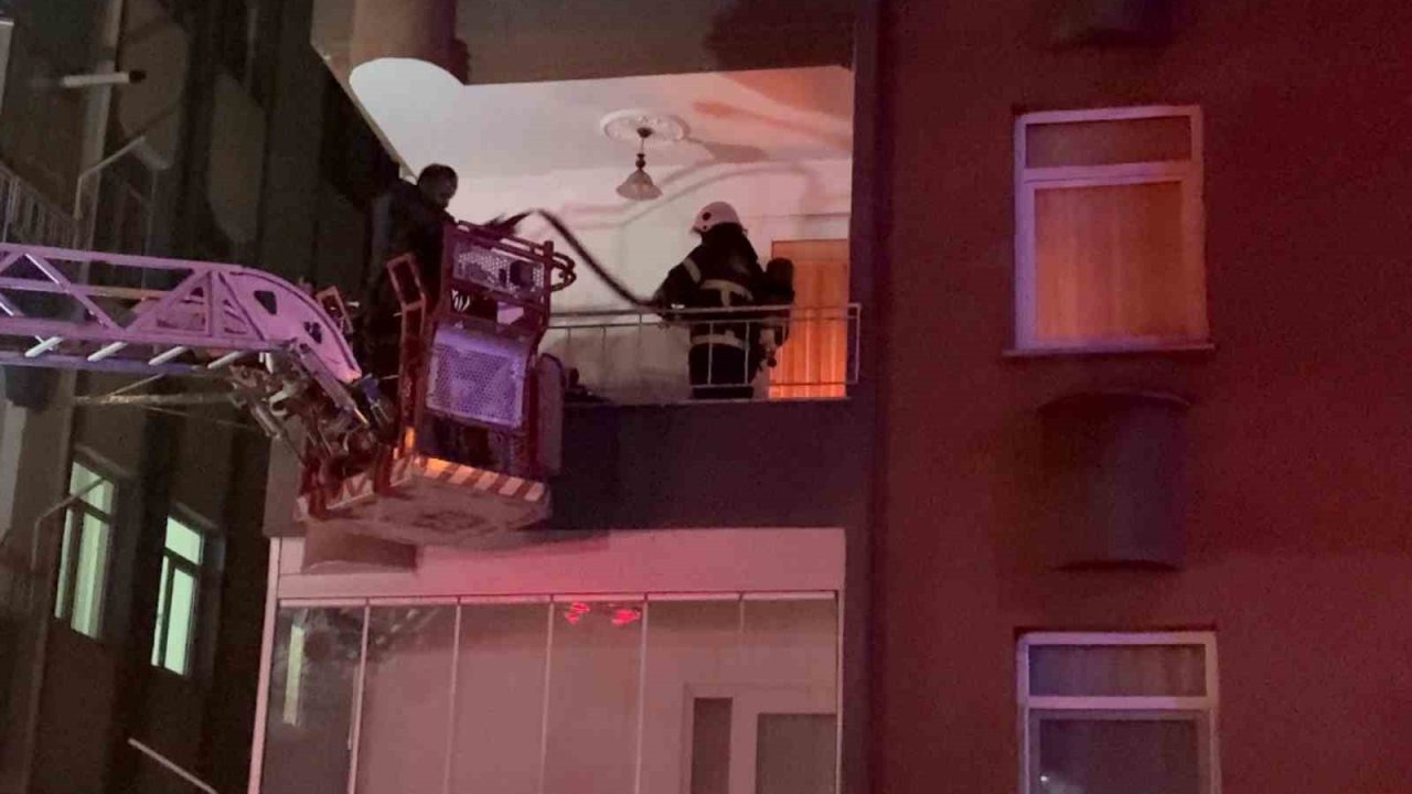Ünye’de Yangın Paniği: Balkonda Mahsur Kalan 12 Yaşındaki Kız Kurtarıldı