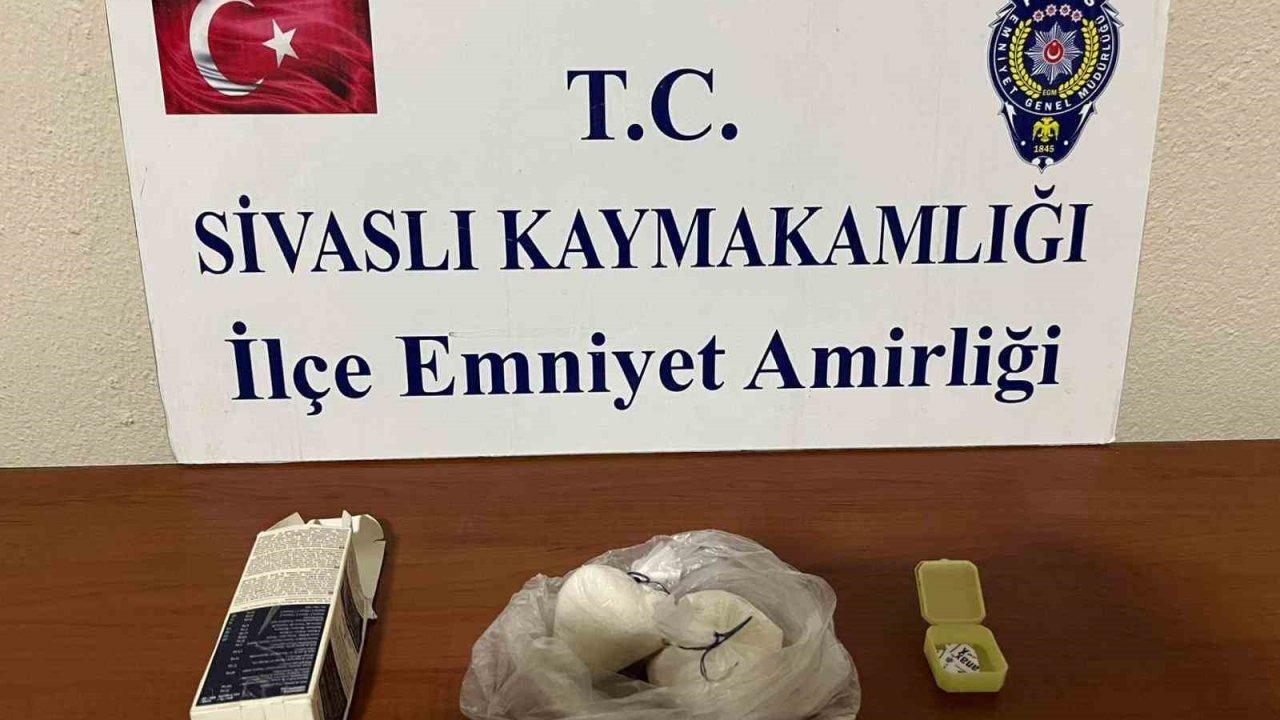 Uşak Sivaslı&#039;da Uyuşturucu Operasyonu: 4 Kişi Tutuklandı