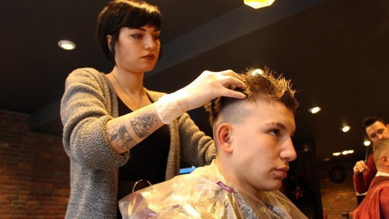 Uzmanlardan Kış Öncesi Saç Dökülmesi Uyarısı: Bere ve Şapkalara Dikkat!