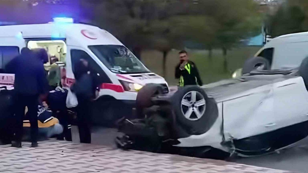 Van Erciş’te Trafik Kazası: Takla Atan Otomobilde 3 Kişi Yaralandı