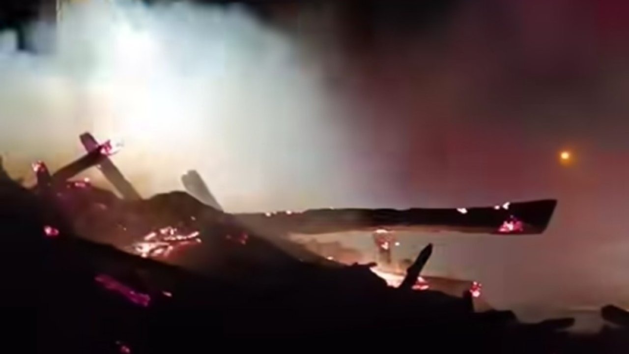 Van Gürpınar&#039;da Samanlık Yangını Korkuttu: Çevreye Sıçramadan Söndürüldü