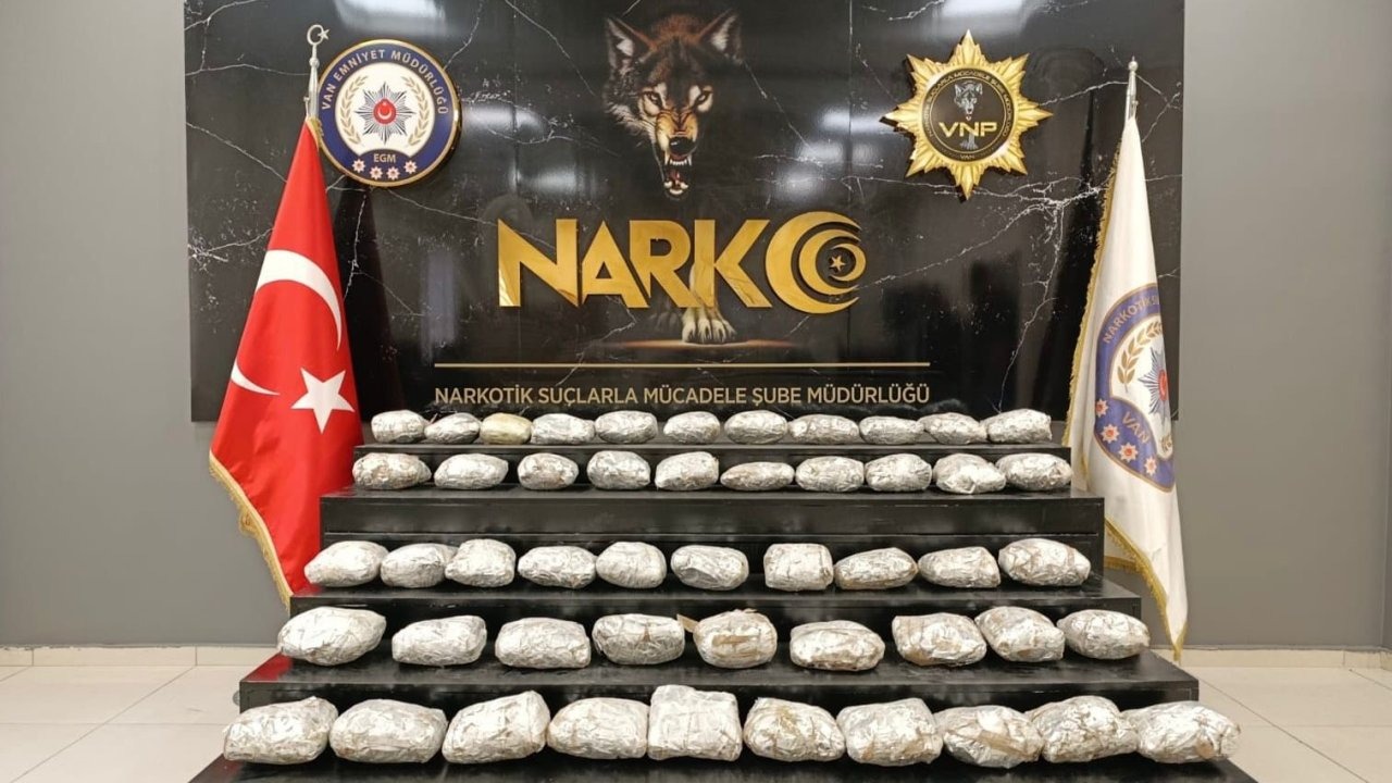 Van İpekyolu&#039;nda Narkotik Operasyonu: 19 Kilo 660 Gram Skunk Ele Geçirildi