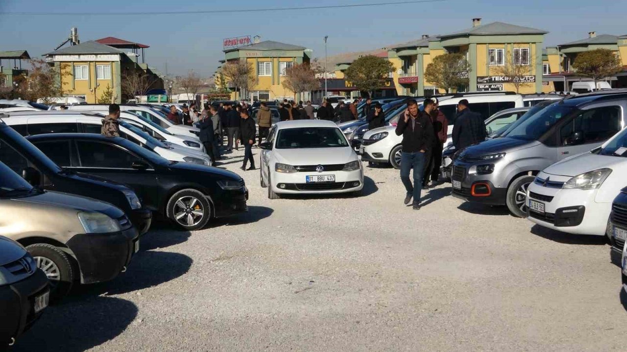 Van Oto Pazarı’nda Fiyatlar Türkiye Ortalamasının Üzerinde: Satıcı Yoğunluğuna Rağmen Satışlar Durdu