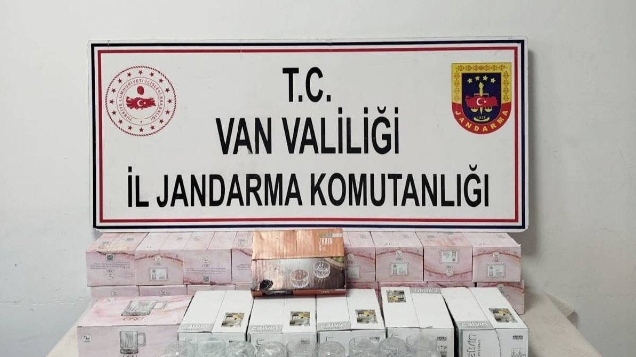 Van&#039;da Kaçakçılık Operasyonu: Sigara, Çay ve Gümrüksüz Malzemeler Ele Geçirildi