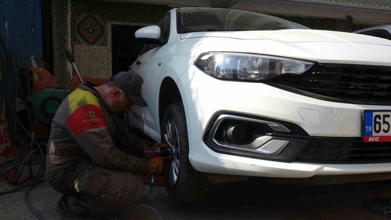 Van&#039;da Kış Lastiği Yoğunluğu Başladı: &quot;15 Kasım&#039;ı Beklemeyin&quot; Uyarısı