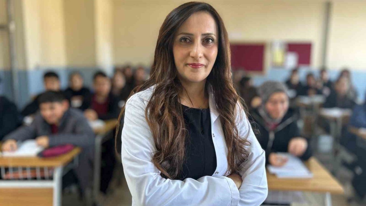 Vanlı Öğretmenin Korece Tutkusu: Kendi İmkanlarıyla Öğrendiği Dili Öğrencilerine Aktarıyor