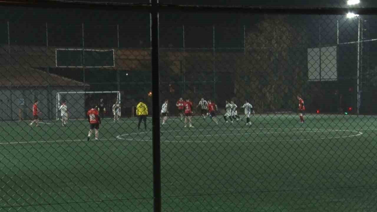 Yenimahalle&#039;de Gürültü Krizi: Halı Saha Mahallelinin Kabusu Oldu