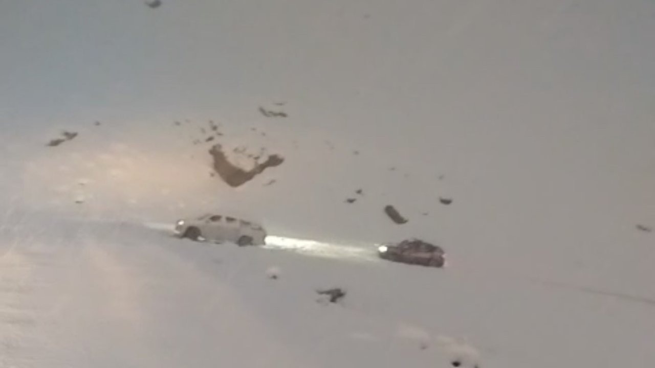 Yüksekova&#039;da Kar Esareti: Mahsur Kalan Vatandaşları Mehmetçik Kurtardı