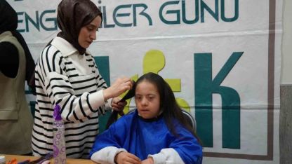 Muş’ta özel çocuklara kuaför sürprizi