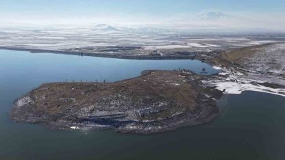 Patnos barajında kış güzelliği; Mavi ve beyazın buluşması