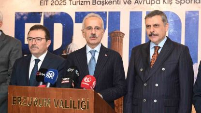 Bakan Uraloğlu Erzurum'da Müjdeledi: Erzincan-Kars Hızlı Tren Projesi 2026'da Tamamlanıyor