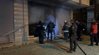 Çay toplama makinesi deposunda yangın