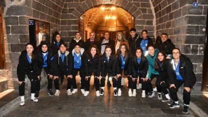 Maddi Sıkıntılarla Boğuşan Ağrı Kadın Futbol Takımına Siverek Belediyesi’nden Büyük Destek