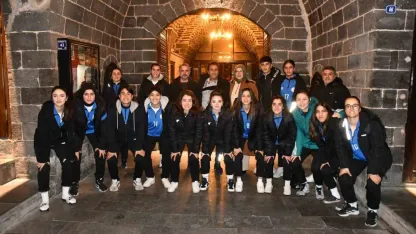 Maddi Sıkıntılarla Boğuşan Ağrı Kadın Futbol Takımına Siverek Belediyesi’nden Büyük Destek