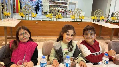 Van Devlet Tiyatrosu'nun "Toti ile Poti" Oyunu Patnoslu Öğrencilerle Buluştu