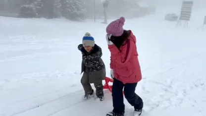Kars Beyaz Masala Büründü: Kar Yağışı Çocukları Sevindirdi
