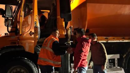 Van-Bahçesaray Karayolunda Kar Yağışı ve Yoğun Sis Sürücüleri Zorladı