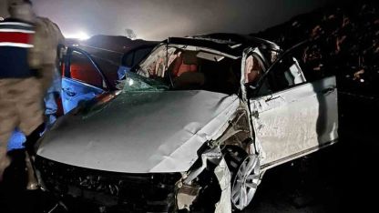Diyarbakır'da takla atan otomobil hurdaya döndü: 1 ölü, 1 yaralı