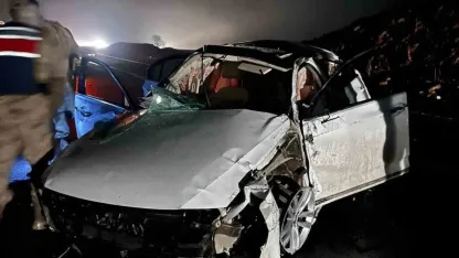 Diyarbakır'da takla atan otomobil hurdaya döndü: 1 ölü, 1 yaralı