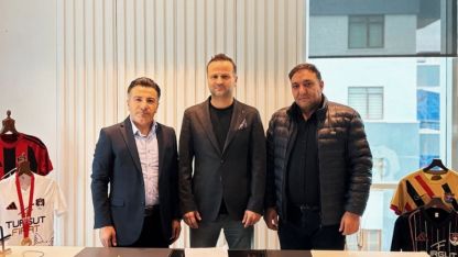 Vanspor, Osman Zeki Korkmaz ile anlaştı