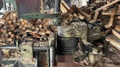 İşçi elini hızar makinesine kaptırdı