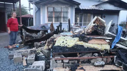 Deprem sonrası inşa ettikleri evlerinde alevler içinde kalan aile korku dolu anlar yaşadı